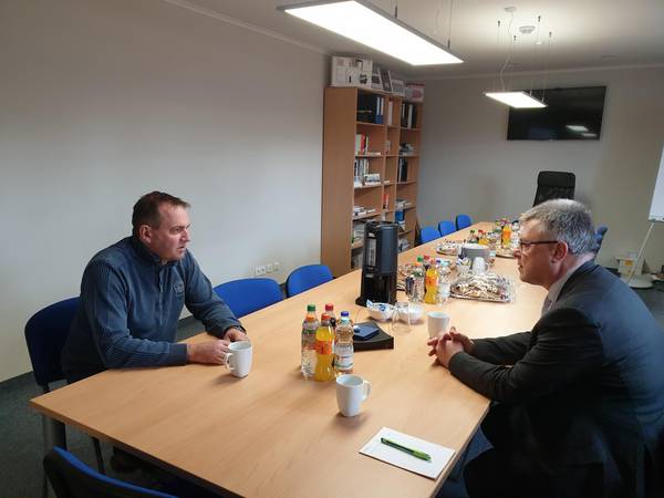 Geschäftsführer, Thomas Rothe, im Gespräch mit Oberbürgermeister, Bernward Küper ©Stadtverwaltung Naumburg (Saale)