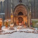 Die Naumburger Weihnachtskrippe vor dem Ratsherrenportal der Stadtkirche St. Wenzel