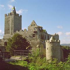 Rudelsburg_und_Burg_Saaleck.jpg