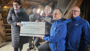 Scheckübergabe der VR-Stiftung an die Stadt Naumburg (Saale) &copy;Stadtmuseum Naumburg