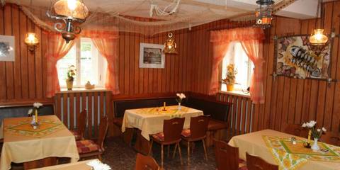 Gemütliche Gaststube mit Wohnzimmerathmosphäre